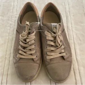 ECCO Men’s Soft Gray/Beige Leather Sneakers in Size EU 44 US 10/10.5 Extra Wide
