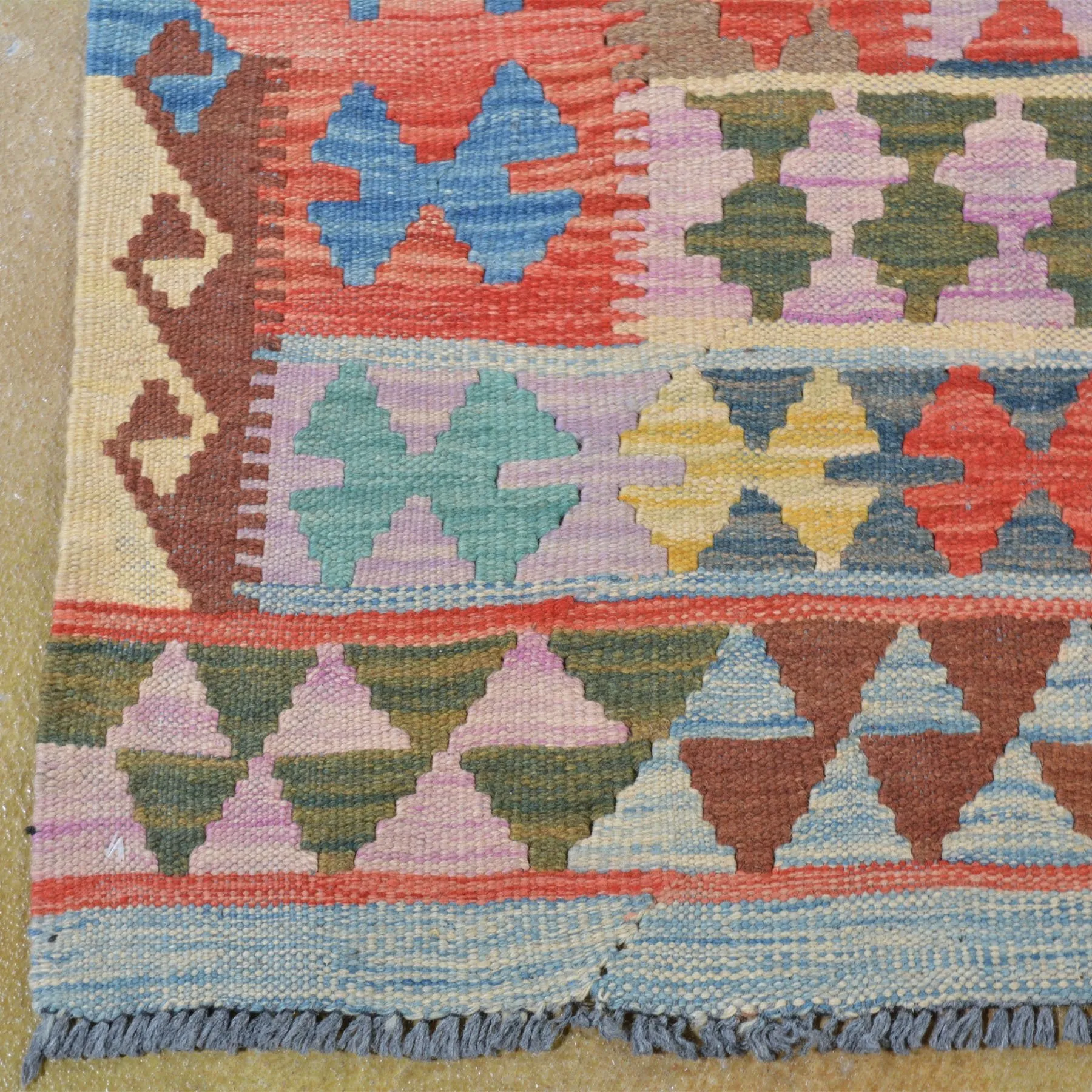 Hand-Woven Tribal Geometric Design Kilim Wool Rug (Size 6.3 X 10.2) Brral-3102