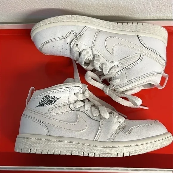 Nike Air Jordan White High Top Boys Sneakers Size 11.5 C