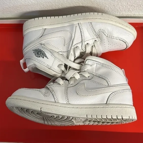 Nike Air Jordan White High Top Boys Sneakers Size 11.5 C