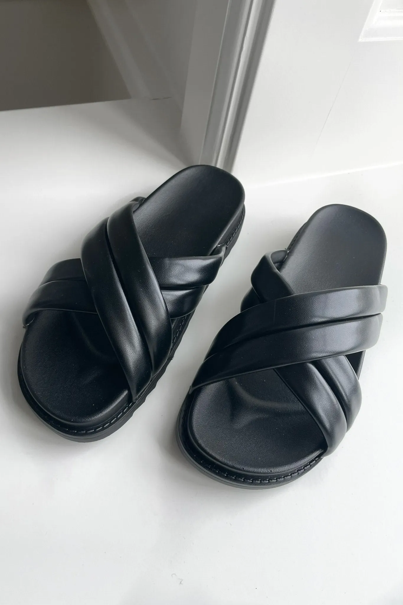 Palma Slippers - Black