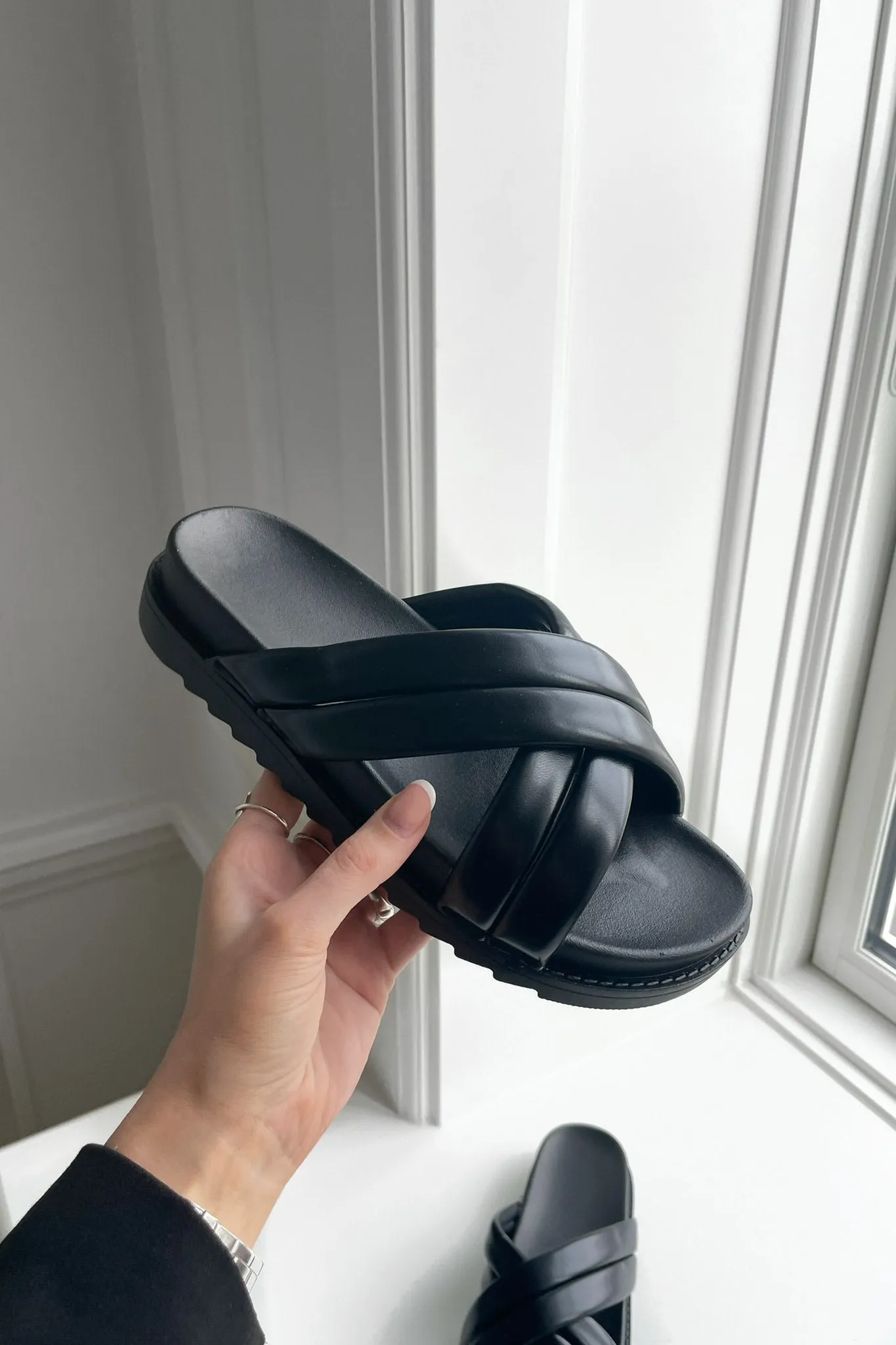 Palma Slippers - Black