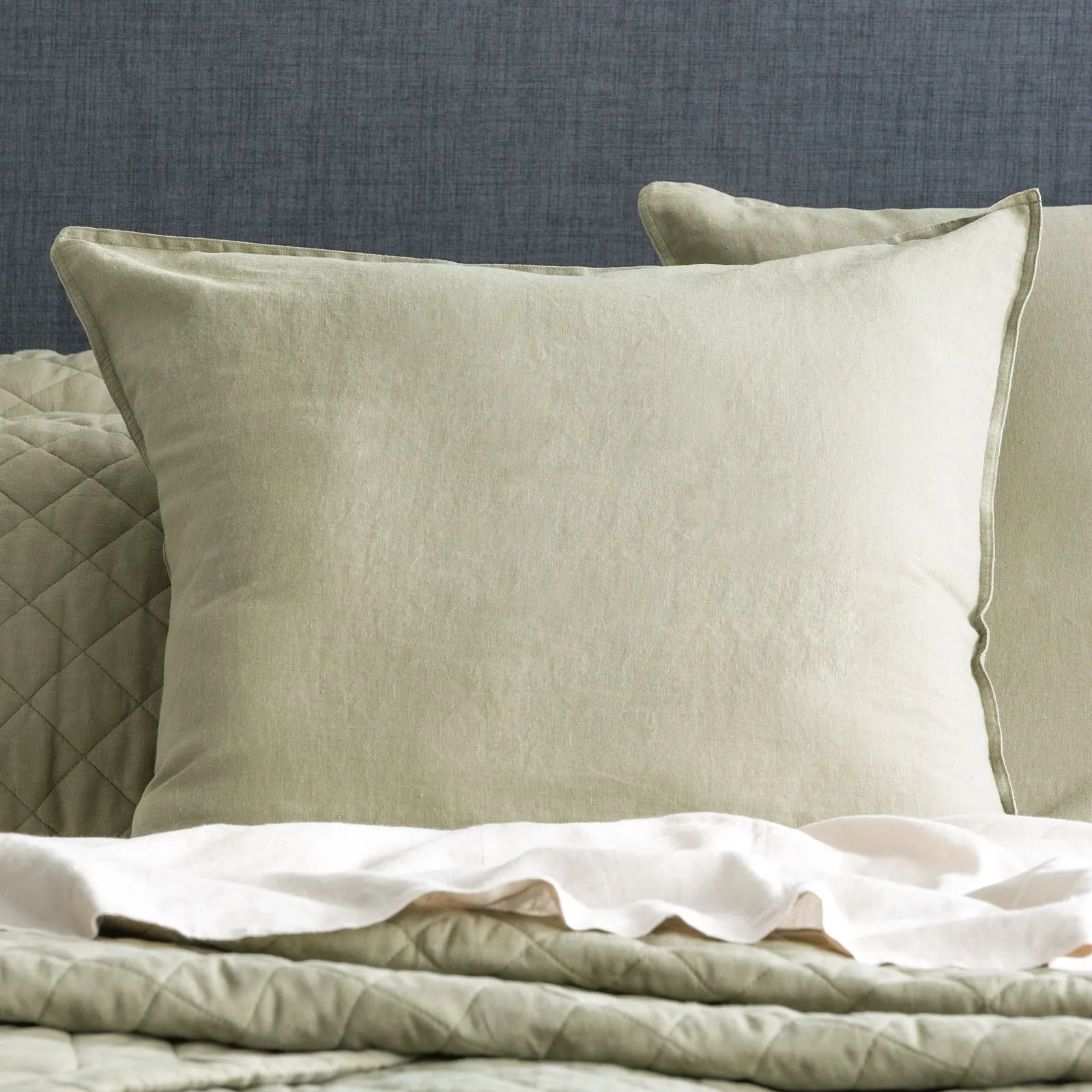Renee Taylor Cavallo Stone washed French Linen Quilted Bed Coverlet Set - Jade
