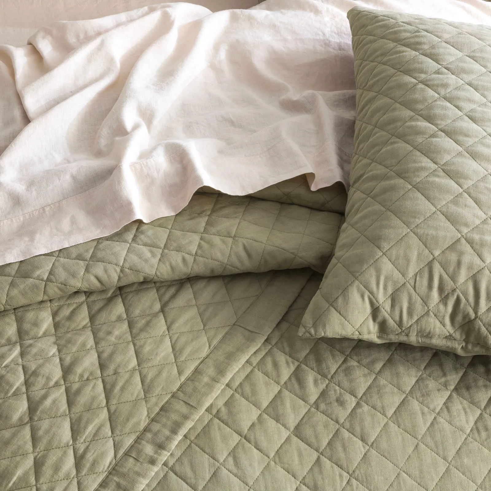 Renee Taylor Cavallo Stone washed French Linen Quilted Bed Coverlet Set - Jade