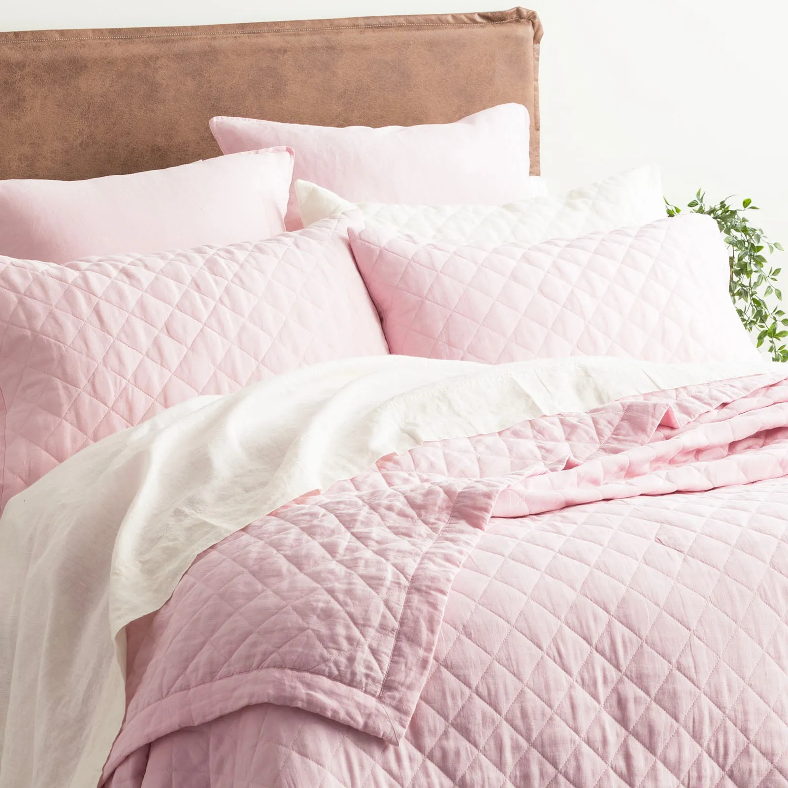 Renee Taylor Cavallo Stone washed French Linen Quilted Bed Coverlet Set - Rose