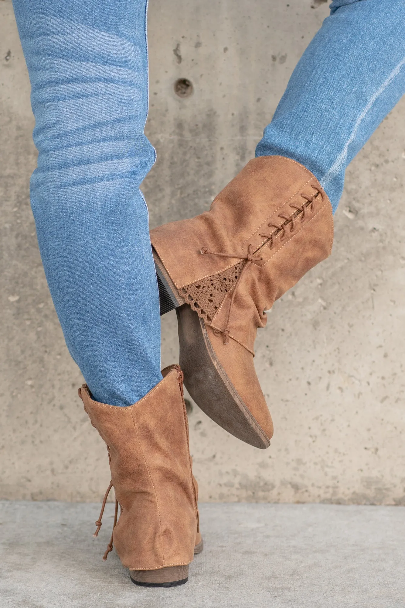 Sassy Zip Up Boots - Tan