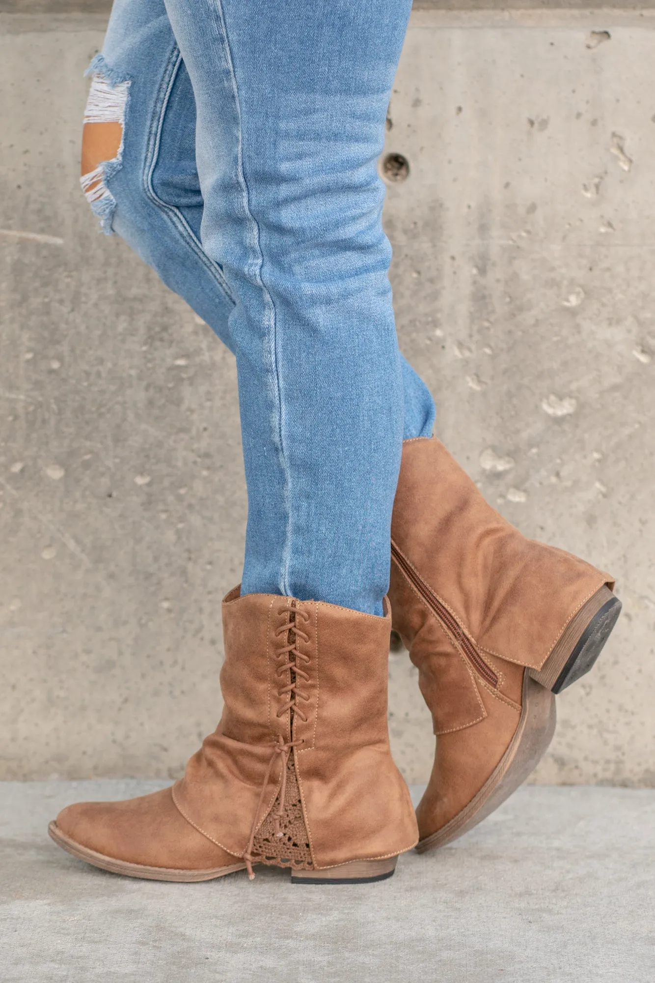 Sassy Zip Up Boots - Tan