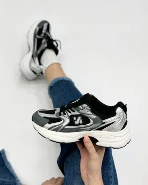 Sneakers con suola alta N