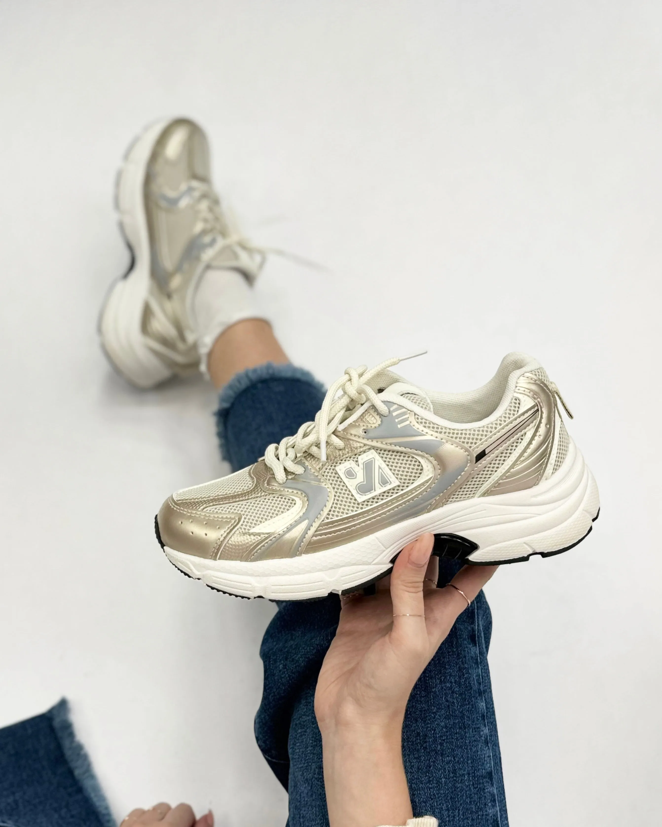 Sneakers con suola alta N
