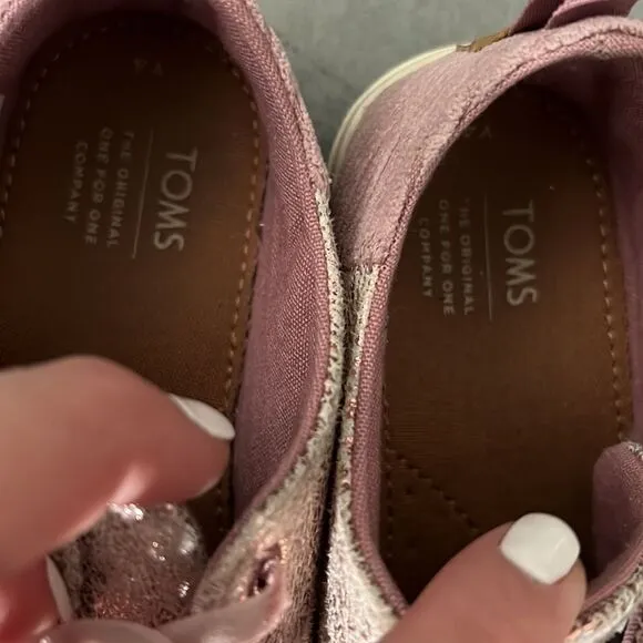 Toms pink sneakers 👟