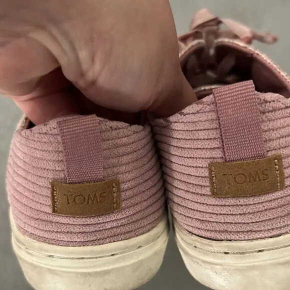 Toms pink sneakers 👟