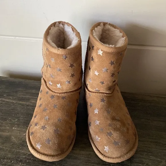 UGG Classic Short II Stars Boot Size 4