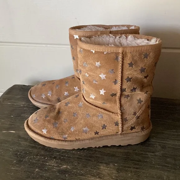 UGG Classic Short II Stars Boot Size 4