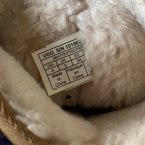 UGG Classic Short II Stars Boot Size 4