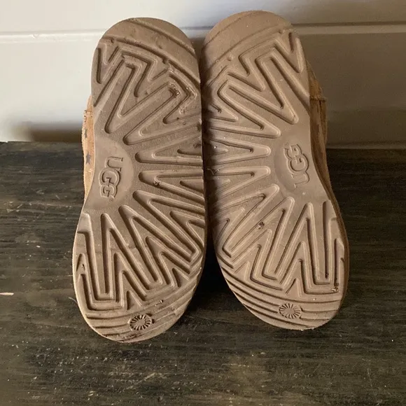UGG Classic Short II Stars Boot Size 4