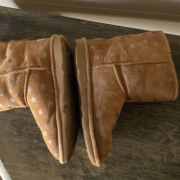 UGG Classic Short II Stars Boot Size 4