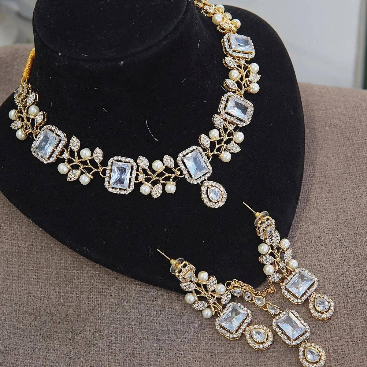 Zircones & Pearls Handmade Design Necklace Set