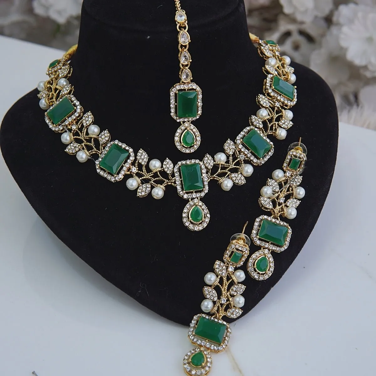 Zircones & Pearls Handmade Design Necklace Set
