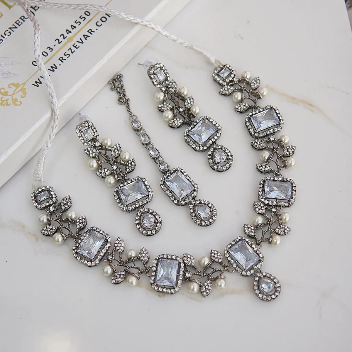Zircones & Pearls Handmade Design Necklace Set