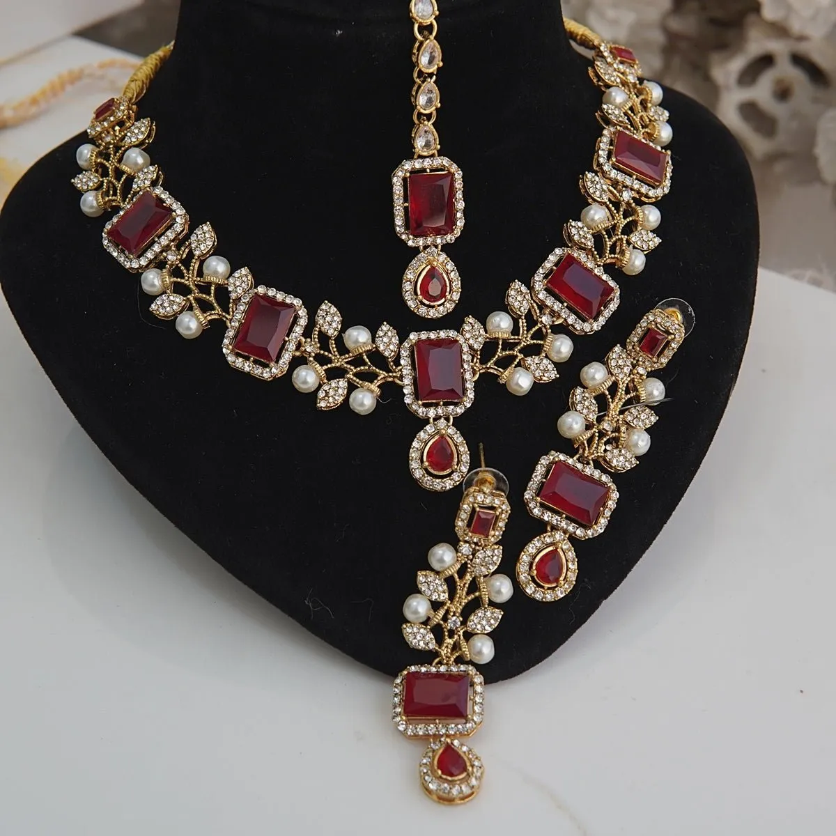 Zircones & Pearls Handmade Design Necklace Set