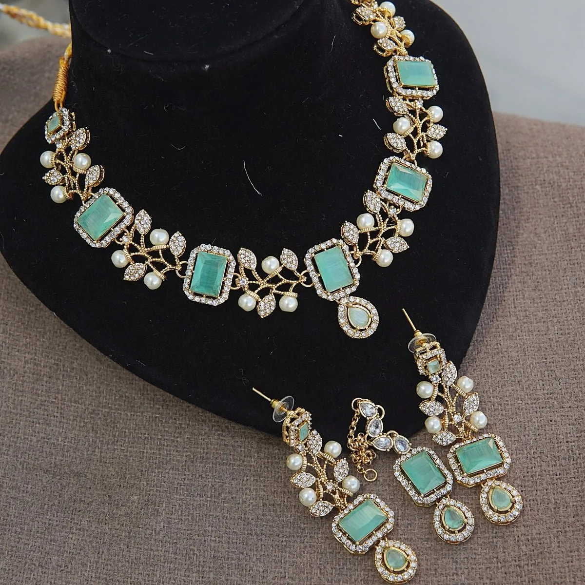 Zircones & Pearls Handmade Design Necklace Set