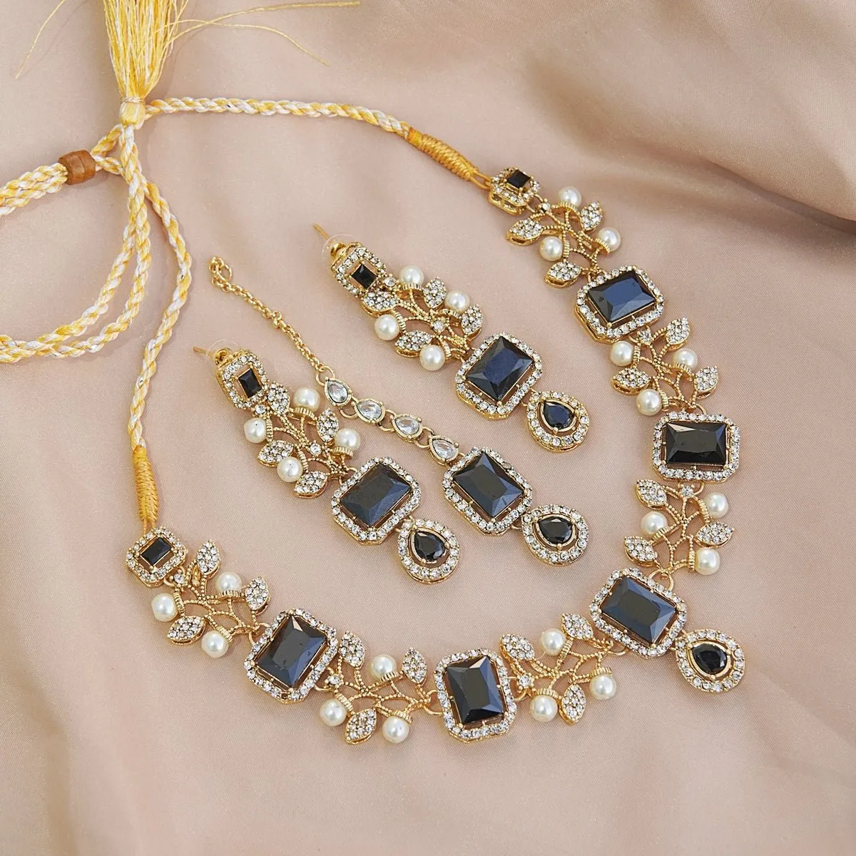Zircones & Pearls Handmade Design Necklace Set