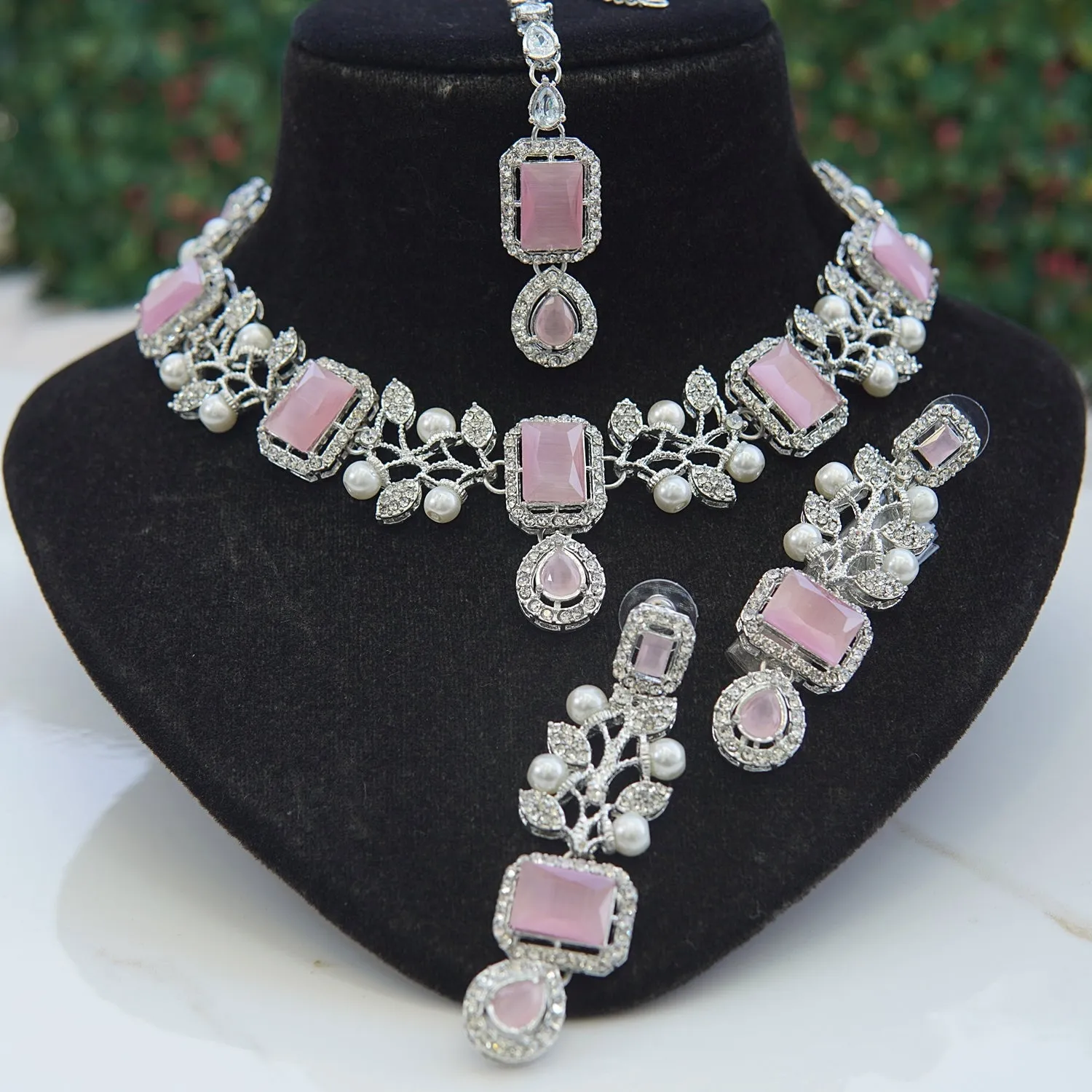 Zircones & Pearls Handmade Design Necklace Set