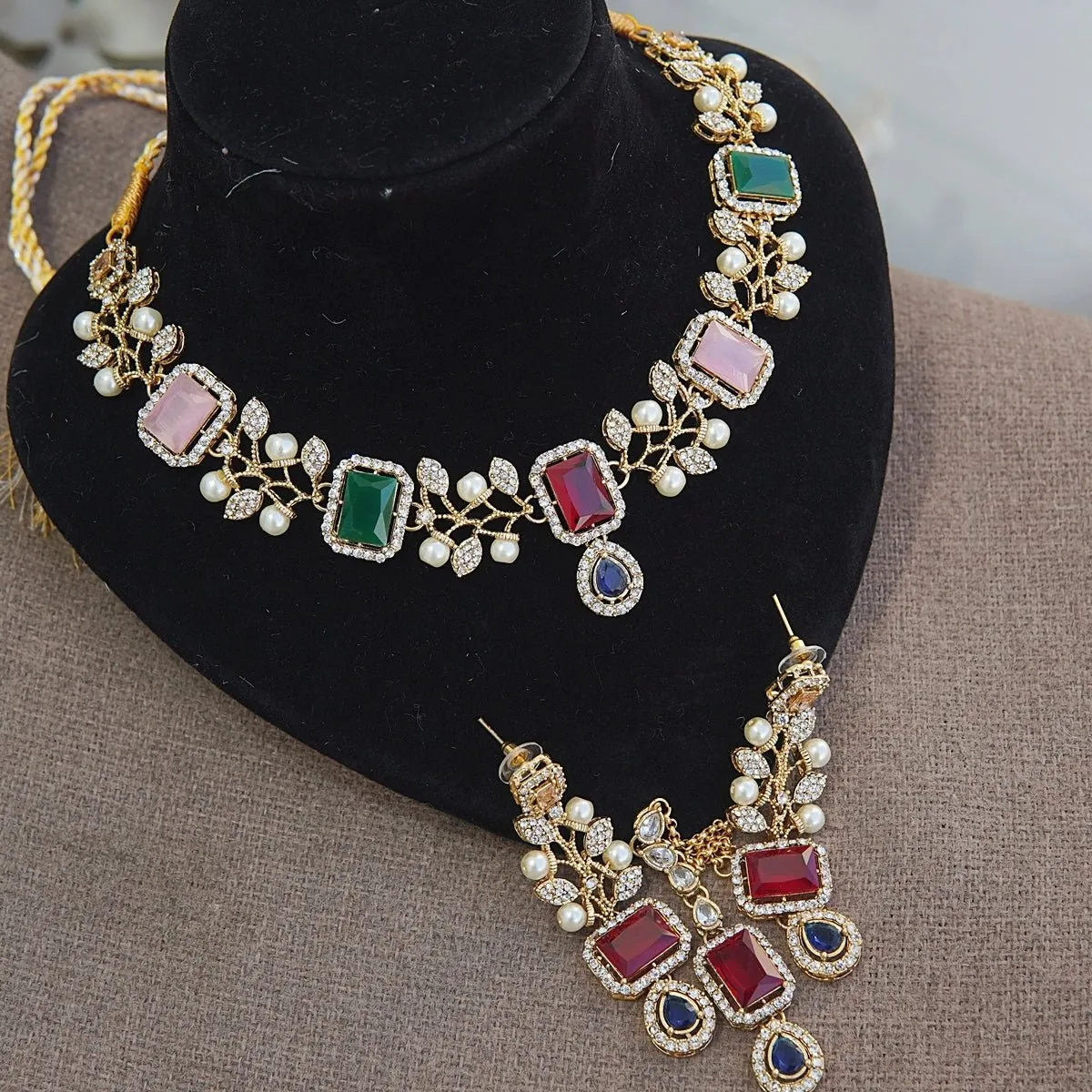 Zircones & Pearls Handmade Design Necklace Set